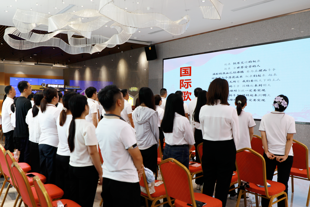 以高質(zhì)量黨建引擎驅(qū)動(dòng)高質(zhì)量發(fā)展新征程——中共鹽津黨委隆重召開(kāi)年度總結(jié)暨表彰大會(huì) 以高質(zhì)量黨建引擎驅(qū)動(dòng)高質(zhì)量發(fā)展新征程——中共鹽津黨委隆重召開(kāi)年度總結(jié)暨表彰大會(huì)